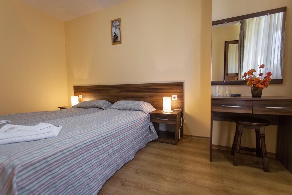 Hera Guest House Chiflik Exterior foto